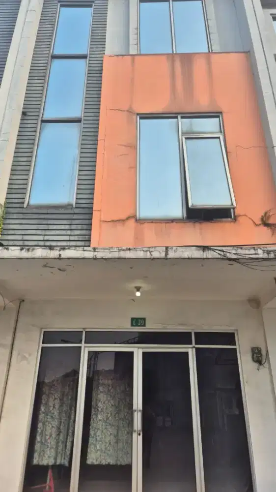 Disewakan/Dijual Ruko Pasar Modern Mutiara Karawaci