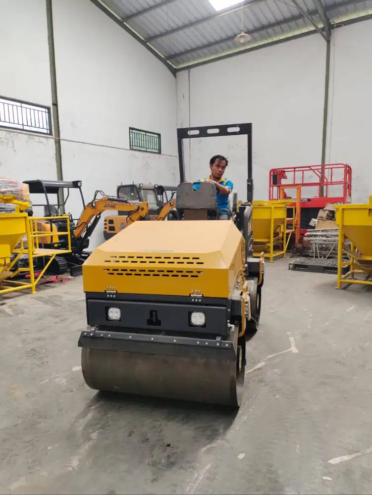 FURD Ride-On Vibratory Roller 2900kg FYL-1200