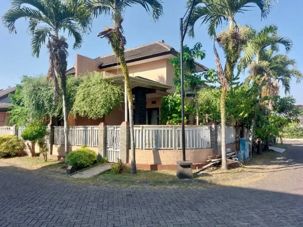 Rumah Pojok Permata Jingga Dekat Masjid
