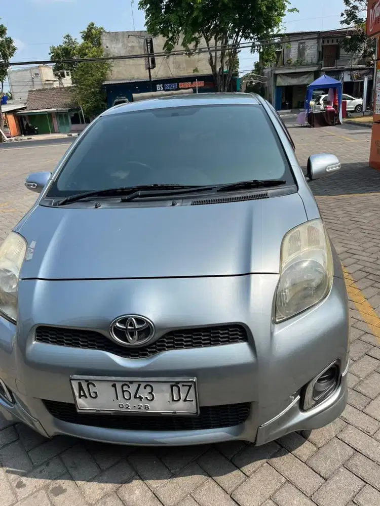 Yaris E manual 2012