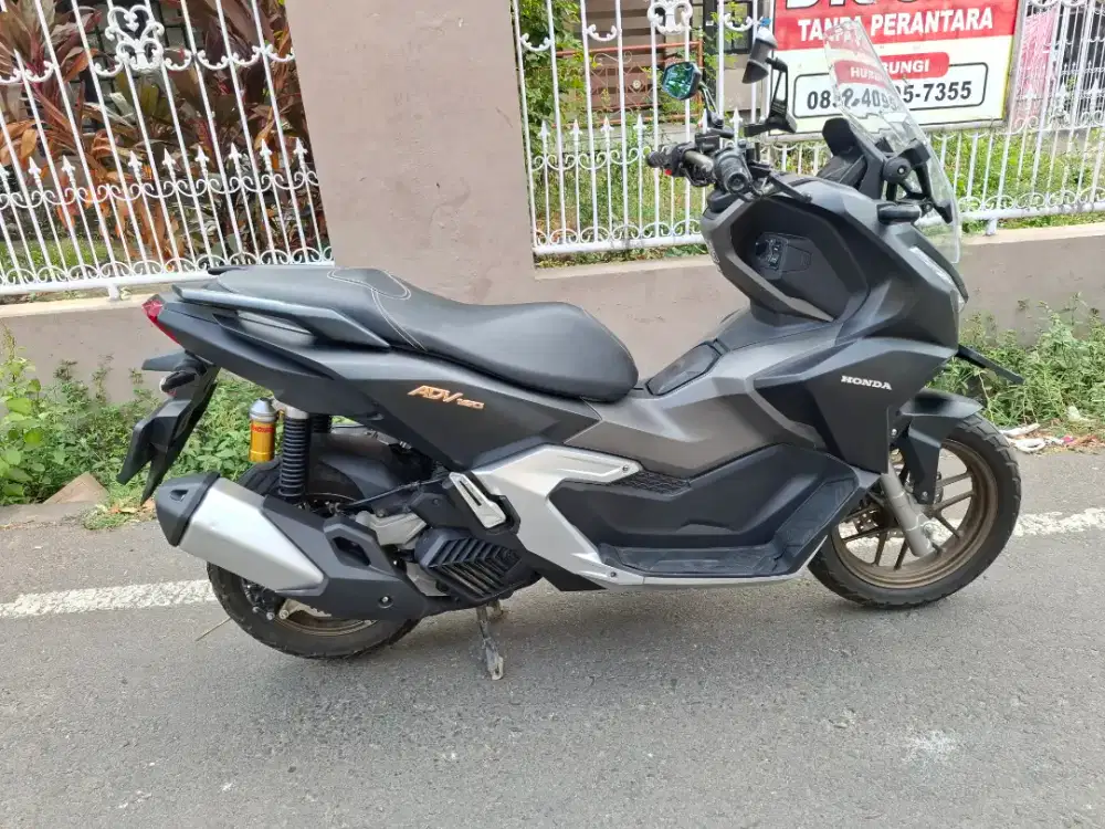 Adv abs 160 2025