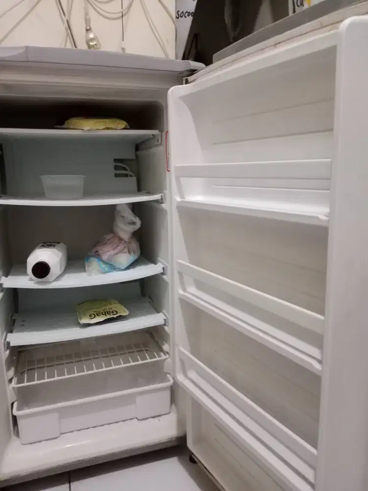 Kulkas freezer aqua