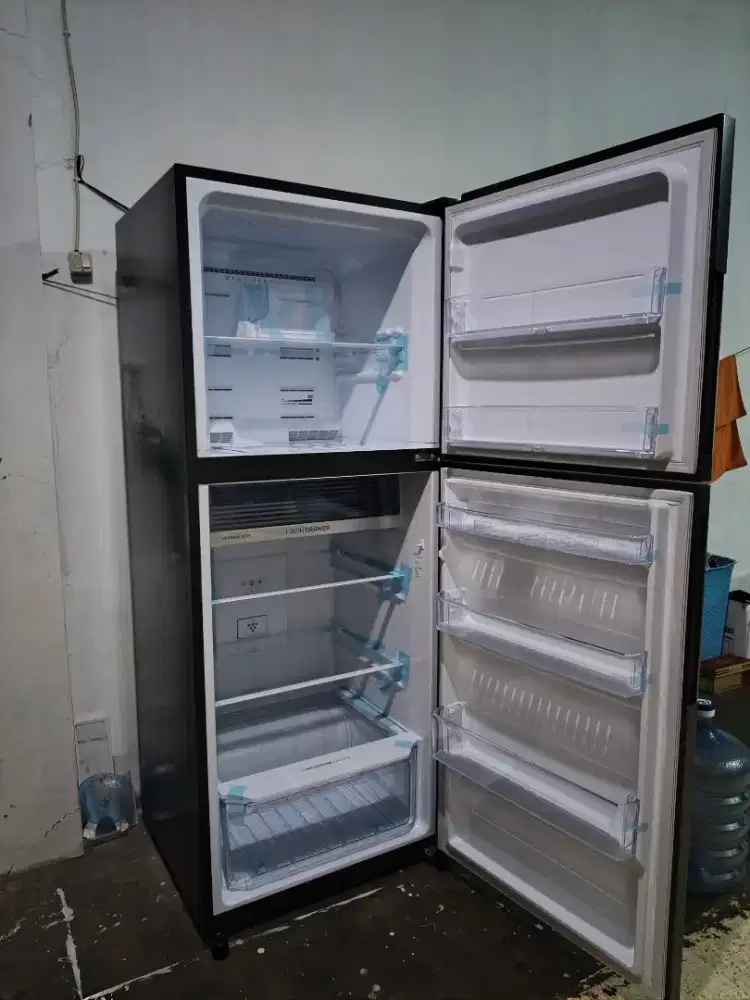 KULKAS 2 PINTU BESAR