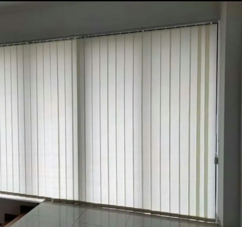 Vertika blind tirai jendela