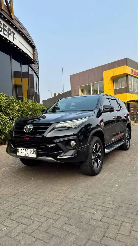 TOYOTA FORTUNER 2.4 VRZ TRD AT DIESEL 2018 HITAM PROMO MURAH DP MINIM