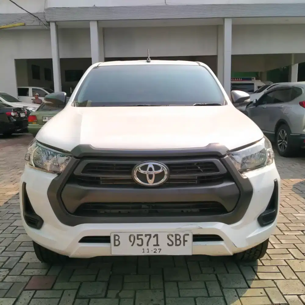 TOYOTA HILUX DC E 2.4 MT 2022