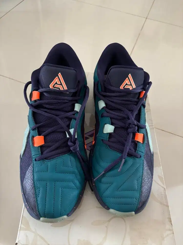 Sepatu Nike Zoom Freak 5