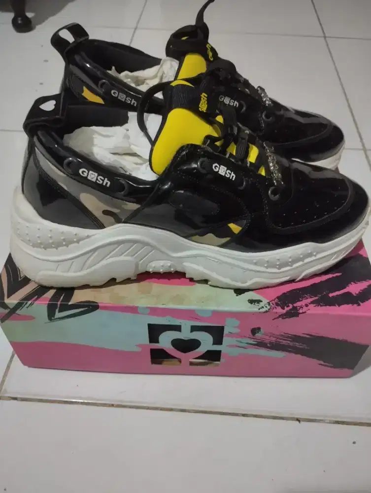 Dijual sepatu wanita Gosh