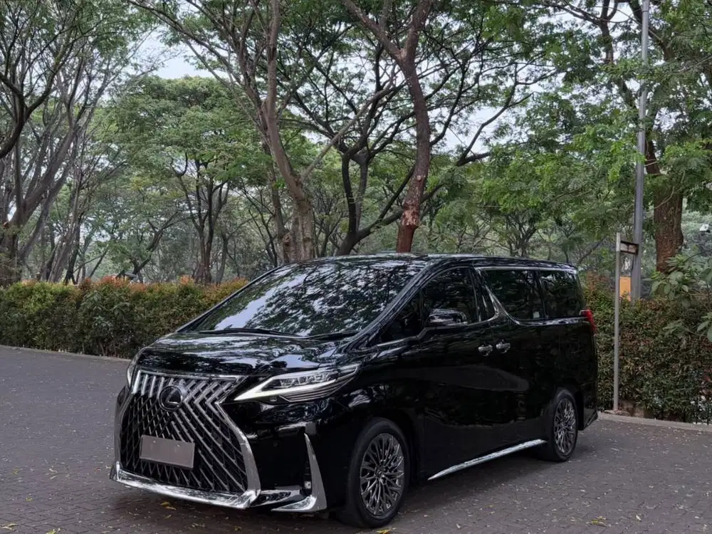Lexus LM350 4-Seater