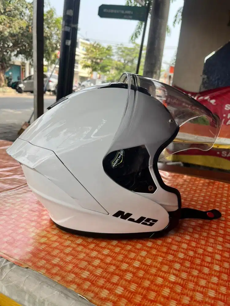 NJS KAIROZ white