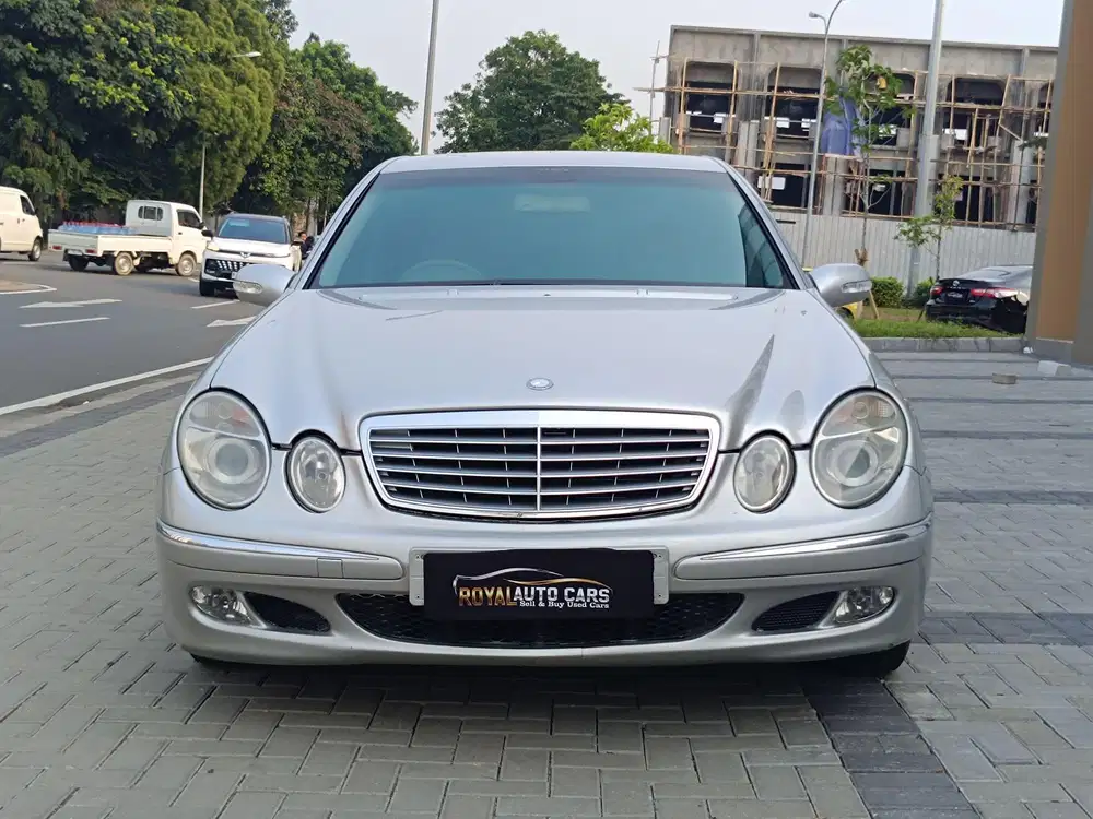 Unit ISTIMEWAH SIAP PAKAI! Mercedes-Benz E260 AT 2003 BEBAS TABRAK