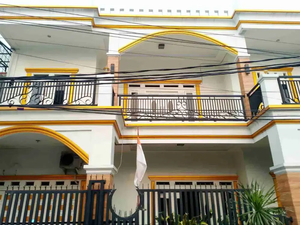 Rumah megah di prumnas klender duren sawit