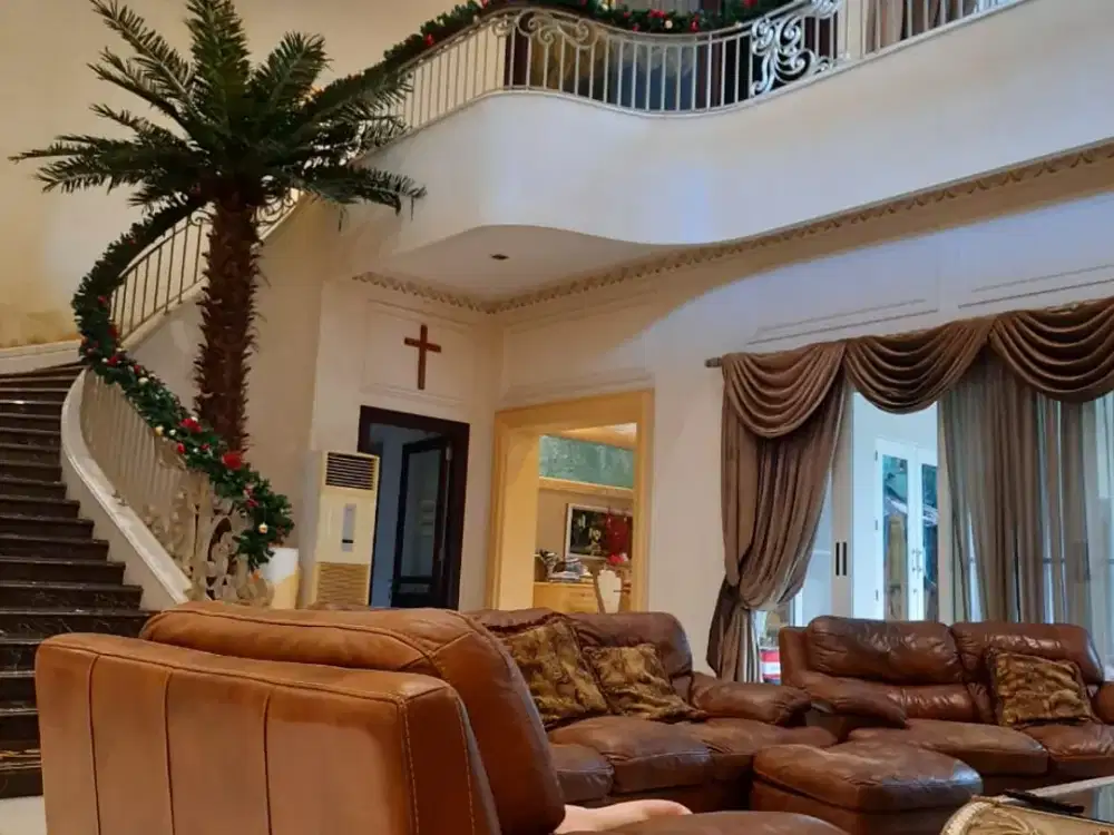 For Sale !! Rumah Mewah Full Furnish Ada Basement di Villa Bukit Regency VBR 1 Pakuwon Indah Surabaya Barat