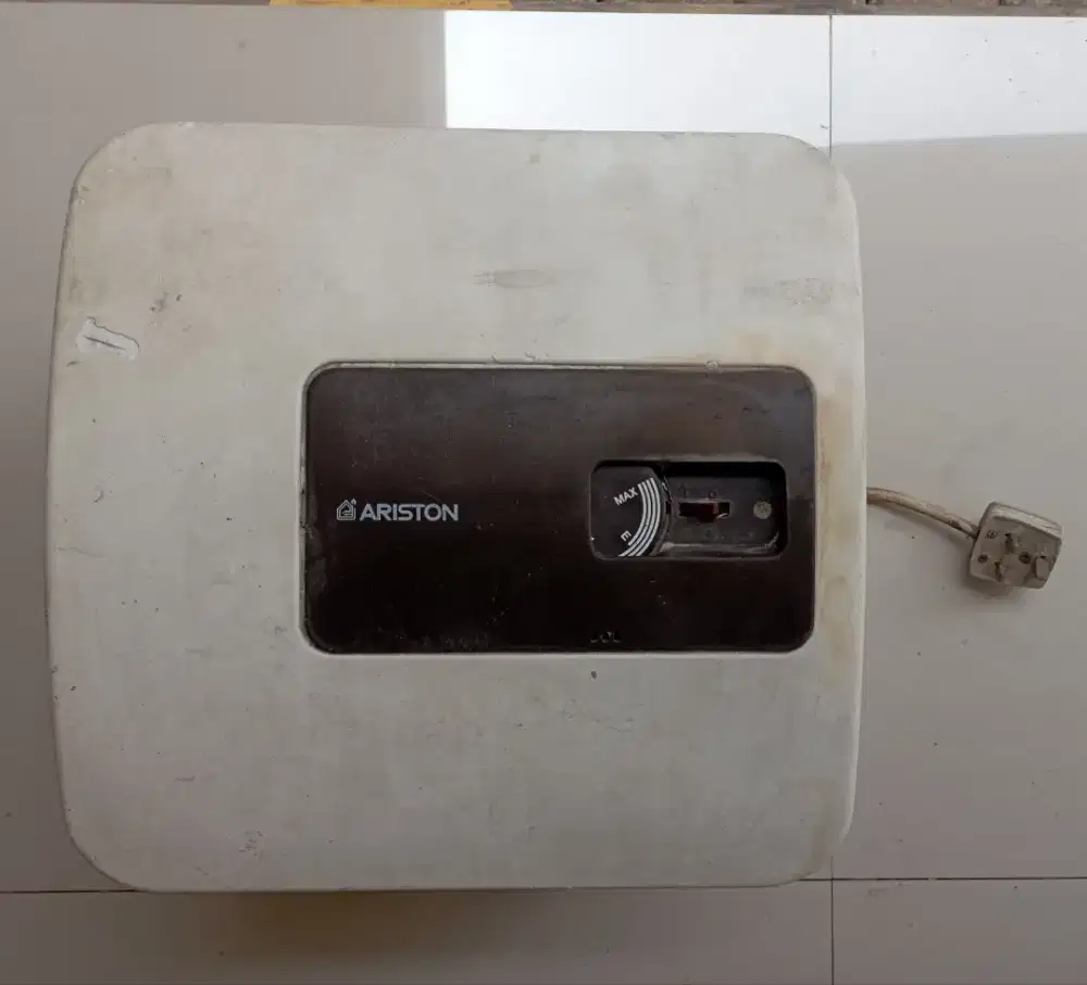 Pemanas Air merek ARISTON dijual murah aja