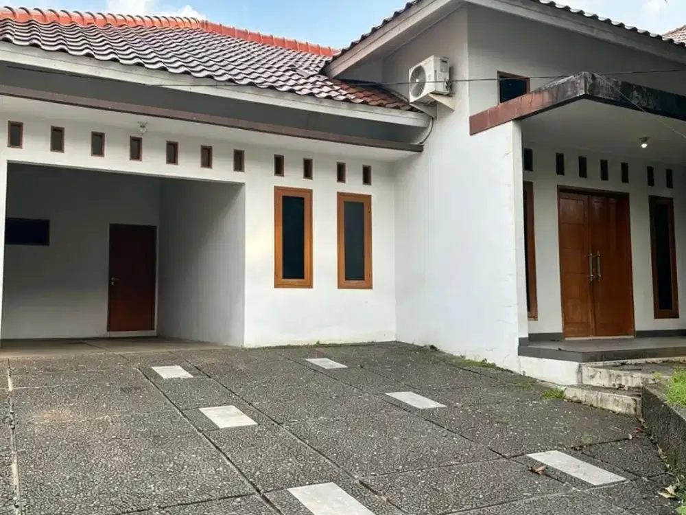 Di Sewakan Rumah Strategis dekat Pintu Toll di jln.  Madura Megapolitan Estated Cinere Depok