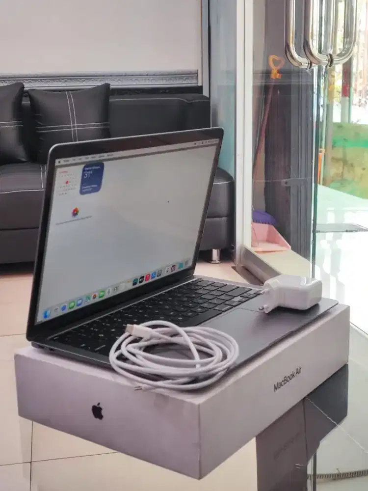 JUAL MACBOOK AIR M1 (8/256)