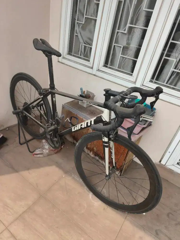 Dijual sepeda roadbike GIANT
