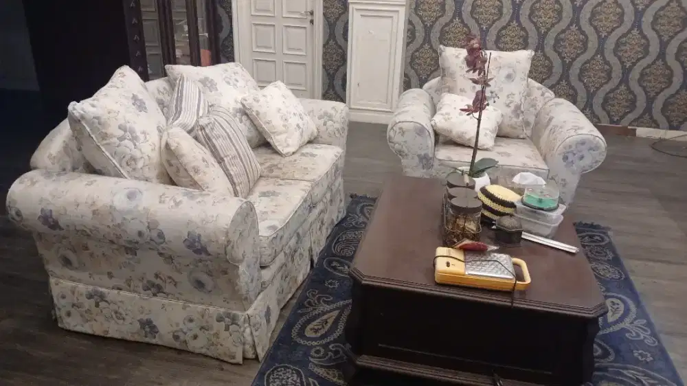 2 set sofa keadaab bagus 2 meja coffee
