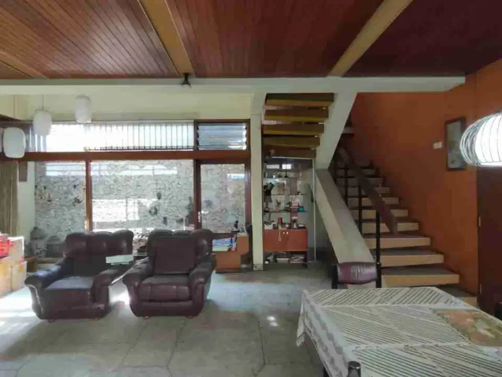 Dijual Murah Rumah Hook di Jl Jaksa Agung Suprapto Surabaya Pusat