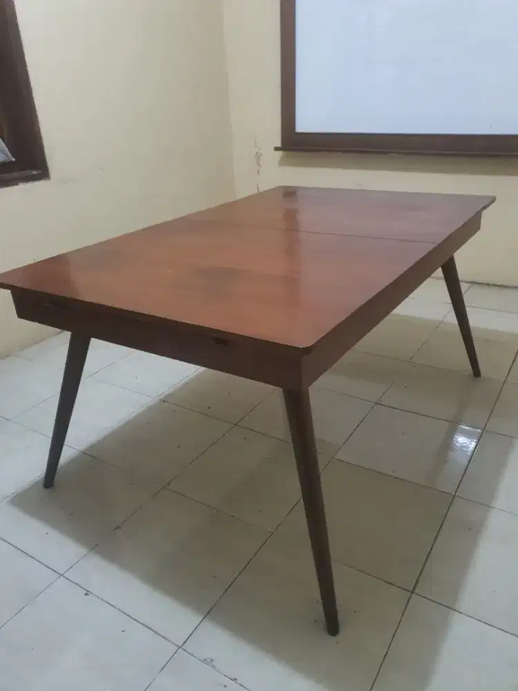 Meja Makan Jati