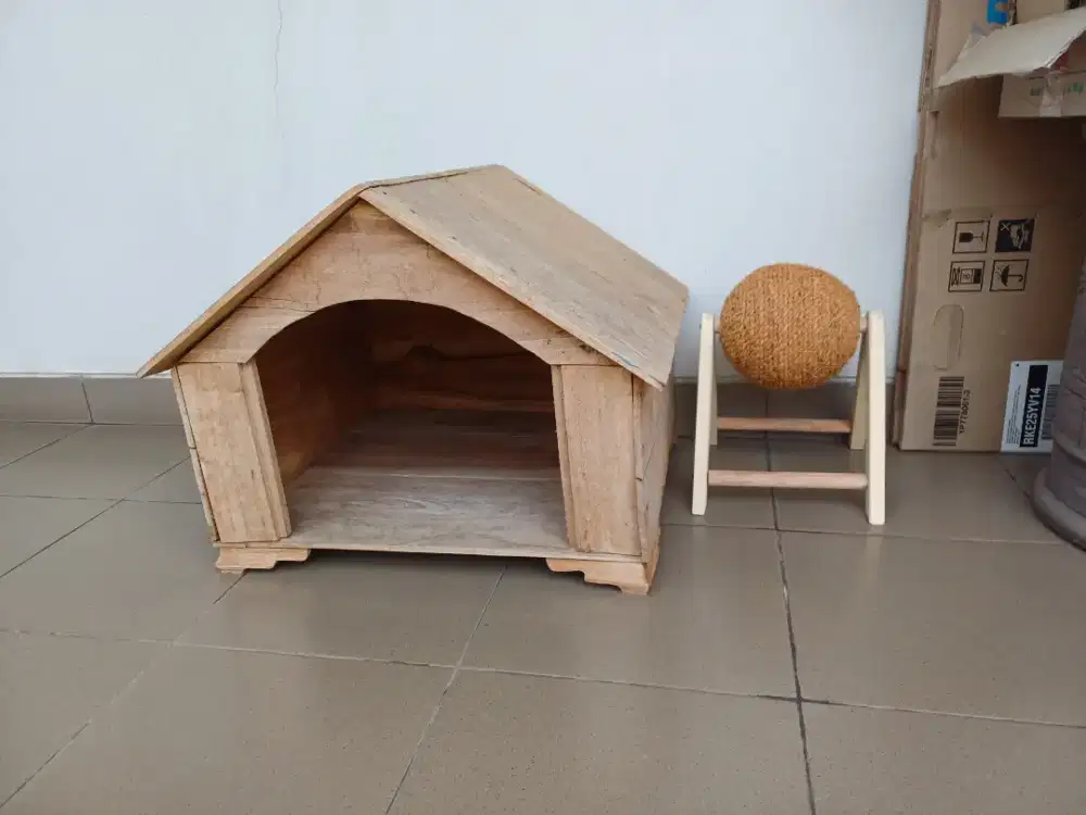 Rumah kucing dan bola cakaran kucing