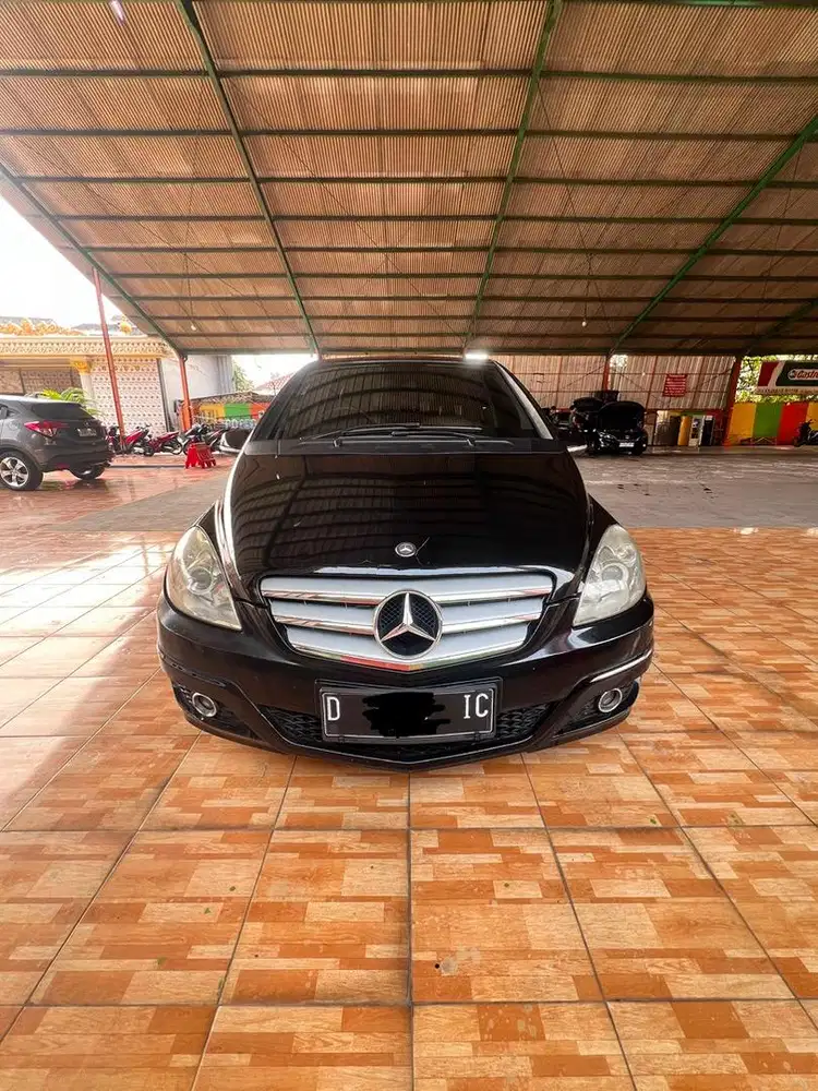 Mercedes-Benz B180 W245 2010 Matic hitam - KM 115rb Asli
