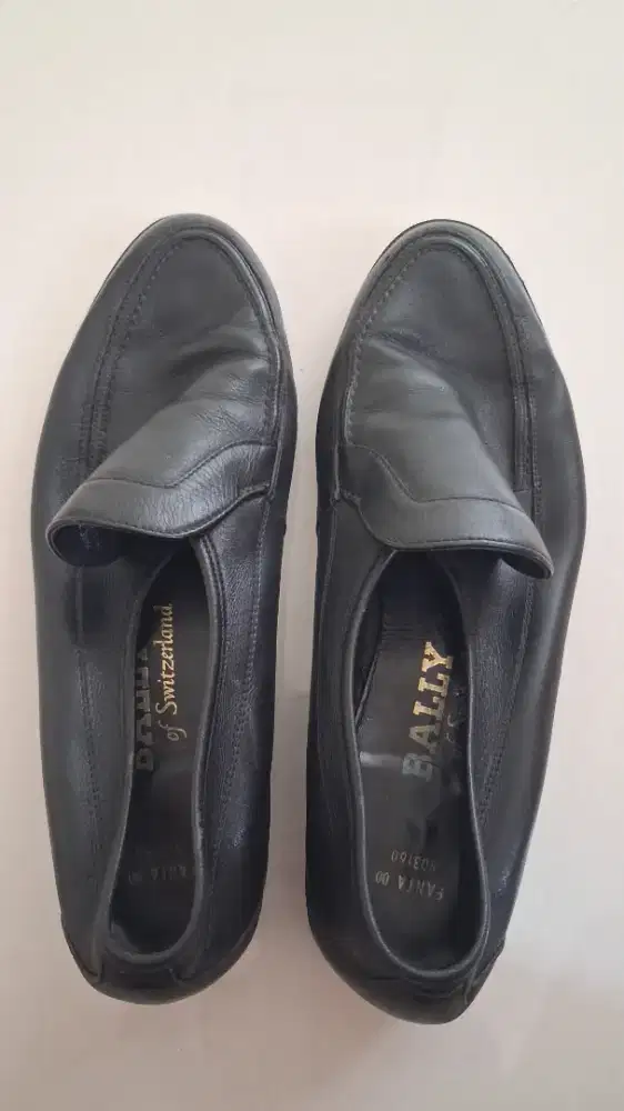 Sepatu Bally Preloved Hitam