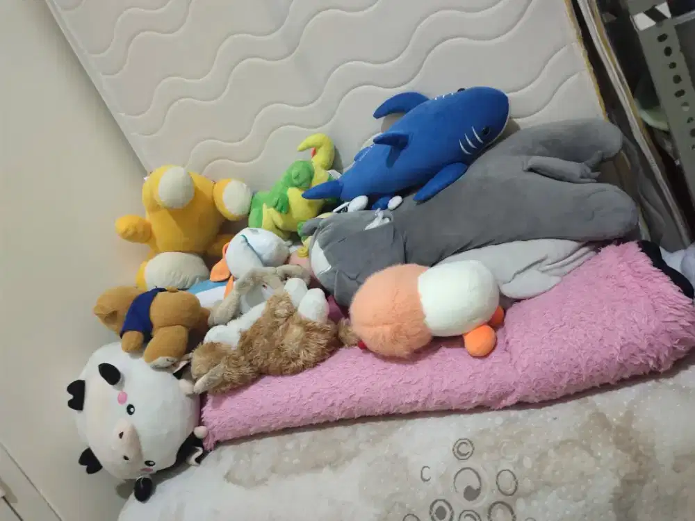 Mainan anak dan boneka
