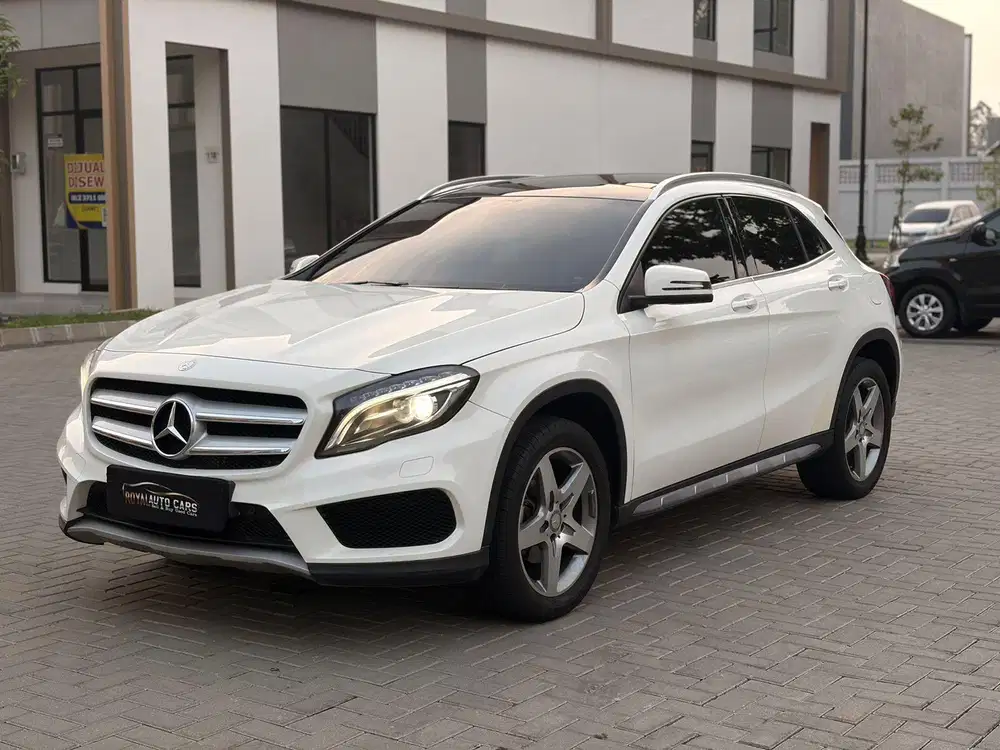 LOWKM TANGAN PERTAMA! Mercedes-Benz GLA200 AMG Panoramic Sunroof 2016