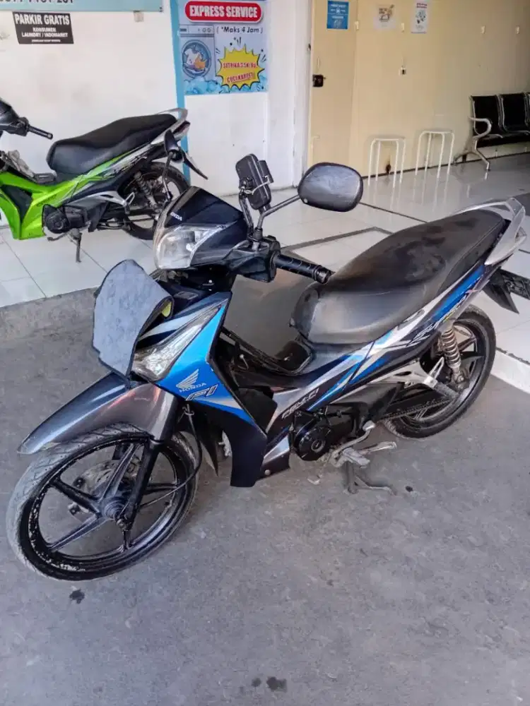 Supra x 125 helm in 2015 terawat
