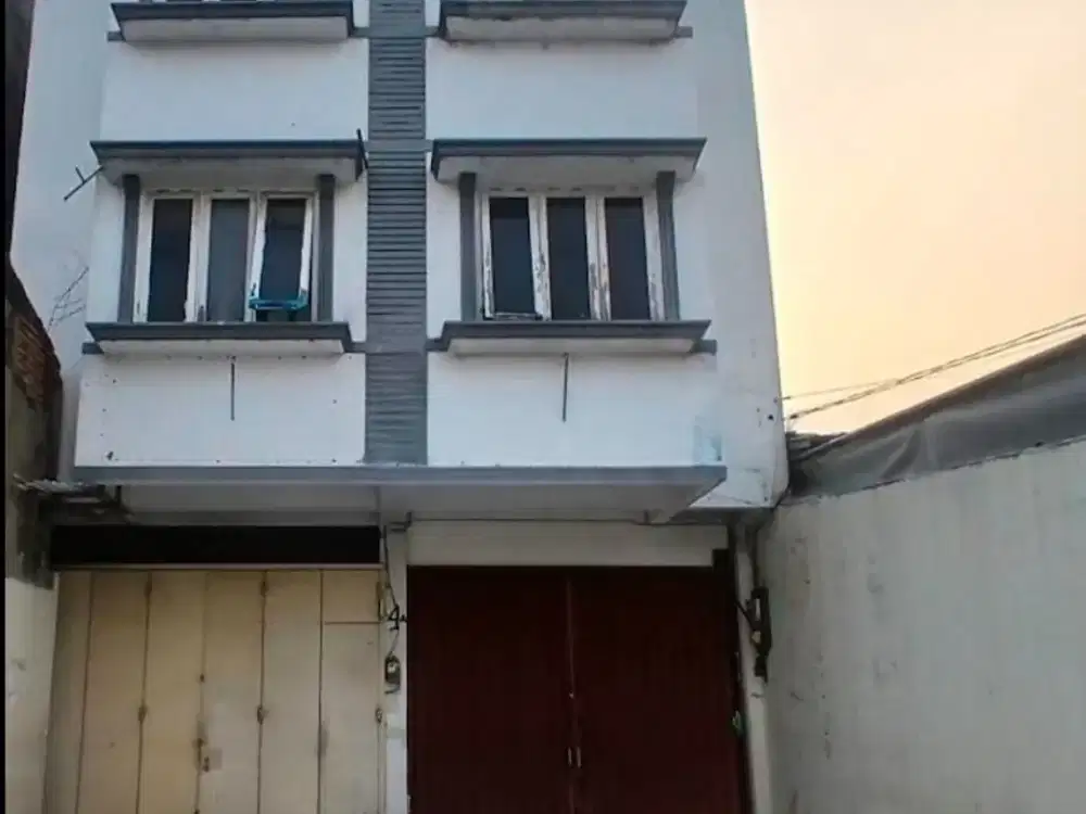 Dijual Dua Ruko Siap Huni Strategis di Jatinegara Jakarta Timur