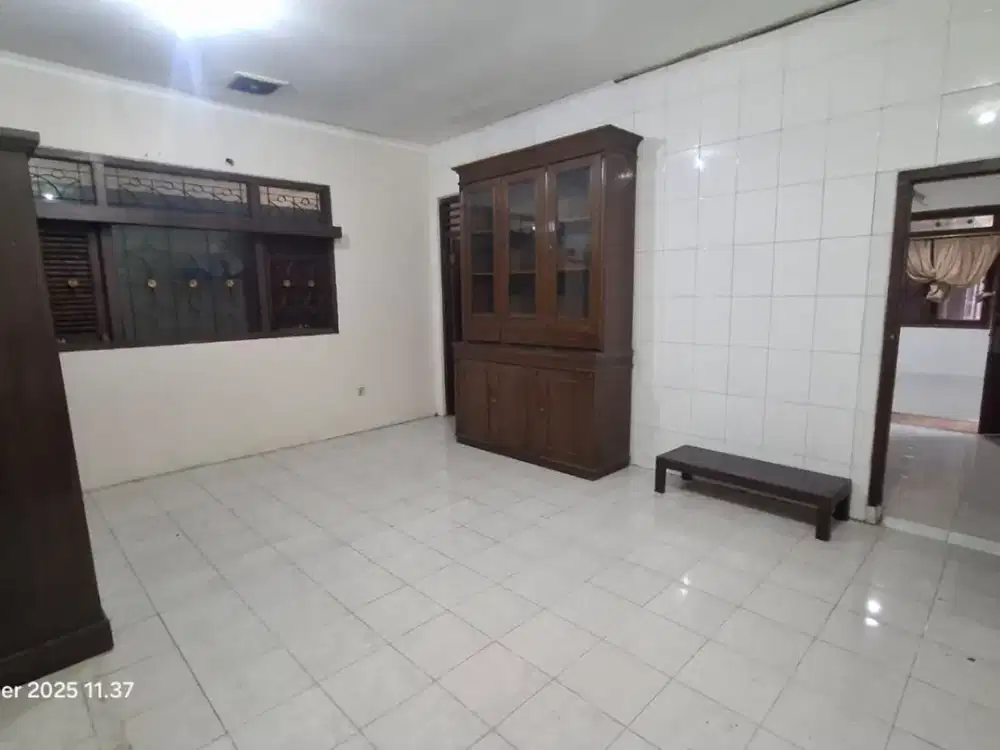 Dijual Rumah Usaha Strategis di Jalan Raya Kebayoran Lama, Jakarta Selatan