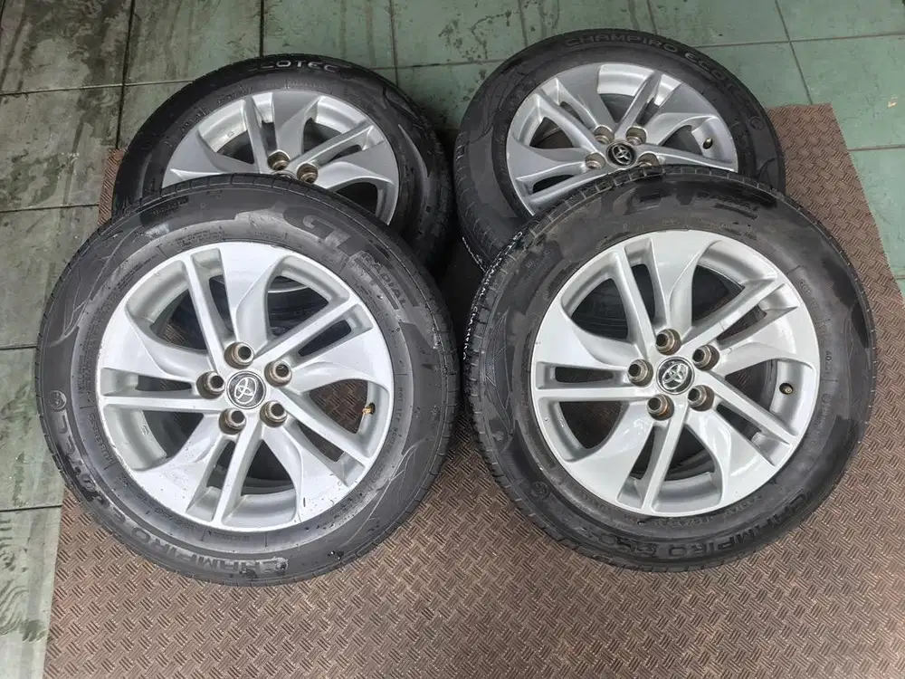Velg Toyota Sienta ring 15 pcd 5x100 + Ban