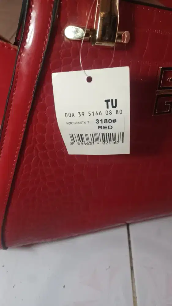 Tas fashioneble perempuan