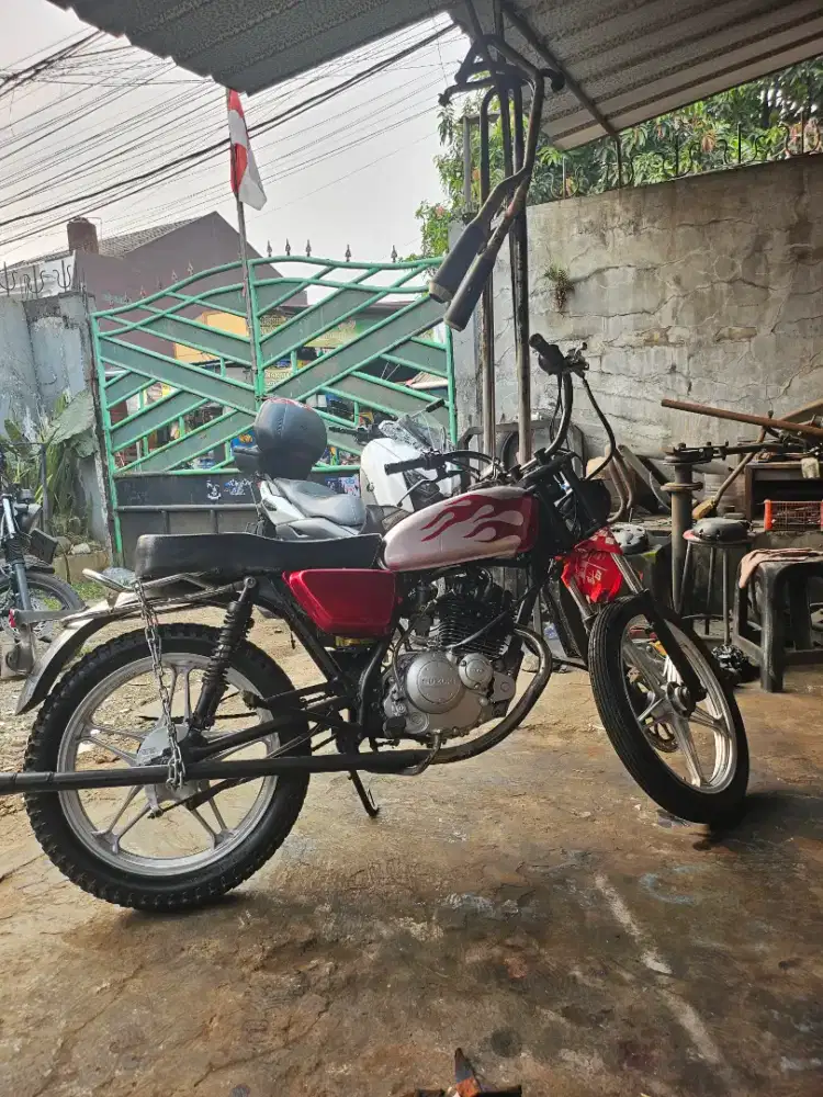Motor Custom British Thunder 125