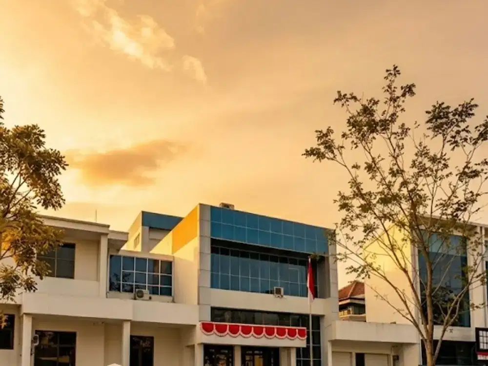 RUMAH DIJUAL KOMERSIAL PINGGIR JALAN CEMPAKA PUTIH