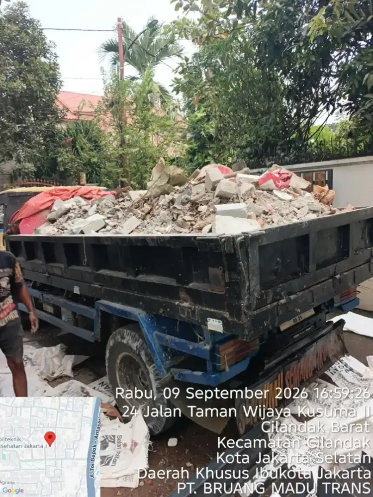 Buang sampah proyek dan angkut puing