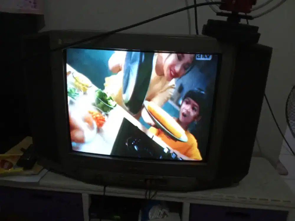 Jual tv tabung Sharp 21 inc plus remote  dan antena