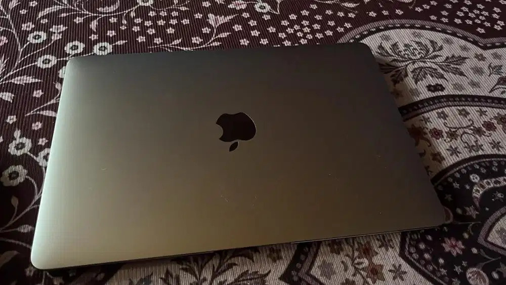 Macbook retina edisi sari jepang mulus