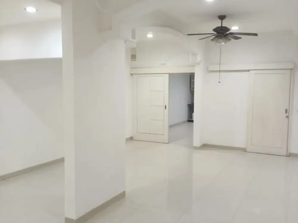 Harga Menarik! Rumah Cluster Alamanda JGC – LT 200m, 4 KT, SHM, Semi Furnished