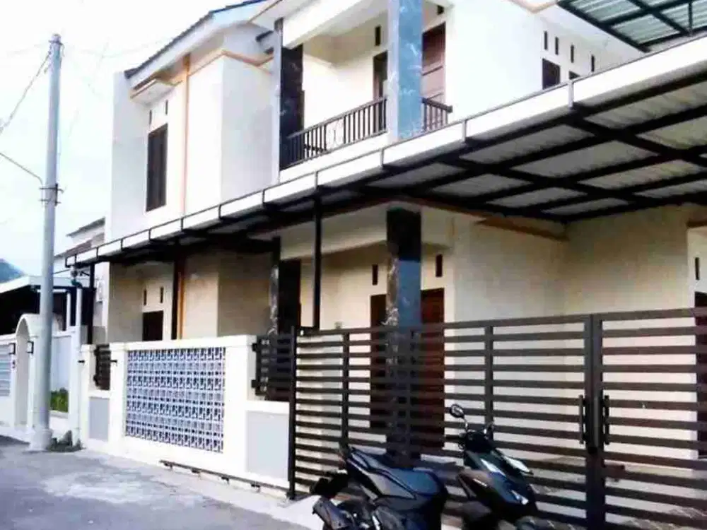 Rumah Cantik 2lt Nyaman di Perum Gedongan