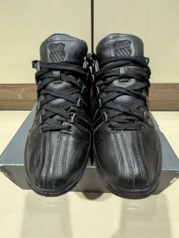 Sepatu KSWISS size 42