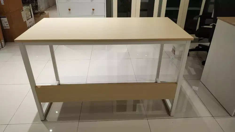 MEJA BAHAN METAL BESI
