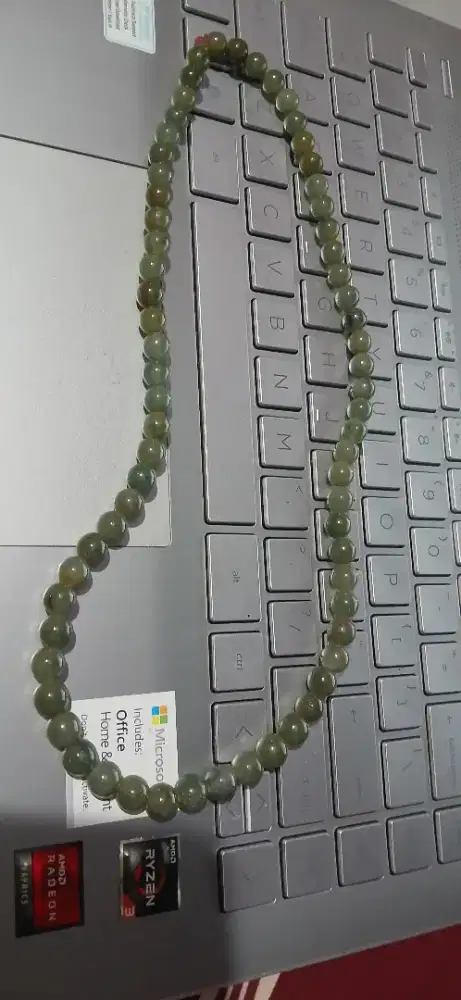 Kalung giok kenangan