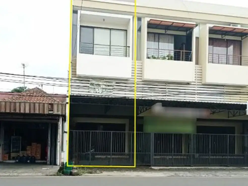 DI JUAL RUKO 3 LANTAI SIAP HUNI  MAKAM HAJI PINGGIR JALAN SLAMET RIYADI KARTASURA SUKOHARJO