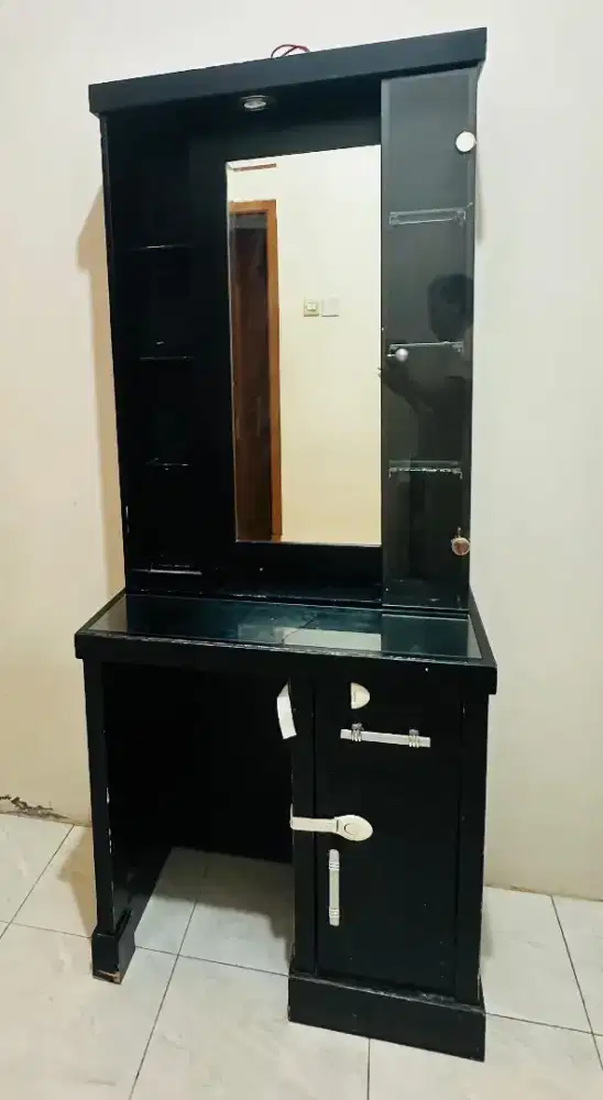 Dijual Meja rias bekas