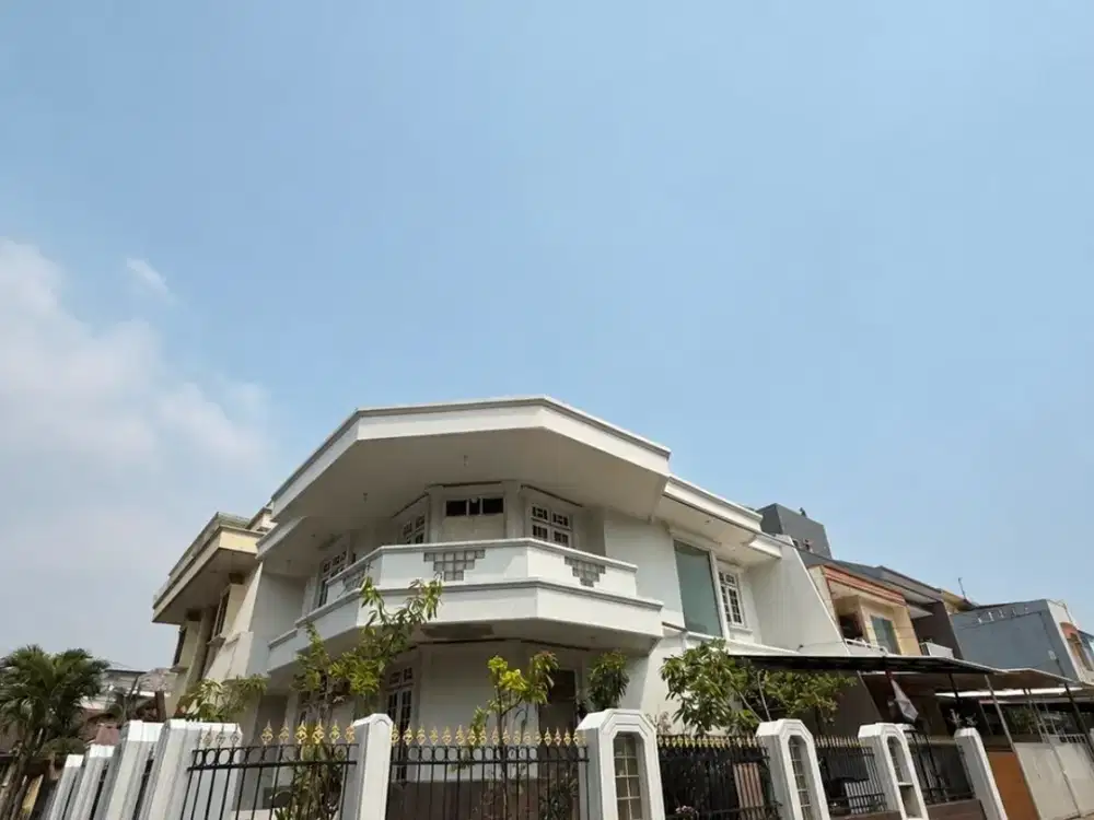 Rumah hook, LT: 240M2,LB:300M2, depan taman, Citra Garden 2, Pegadungan , Jak-bar