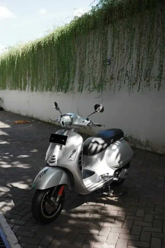 Vespa GTS IGET 150 ABS Grey Stille