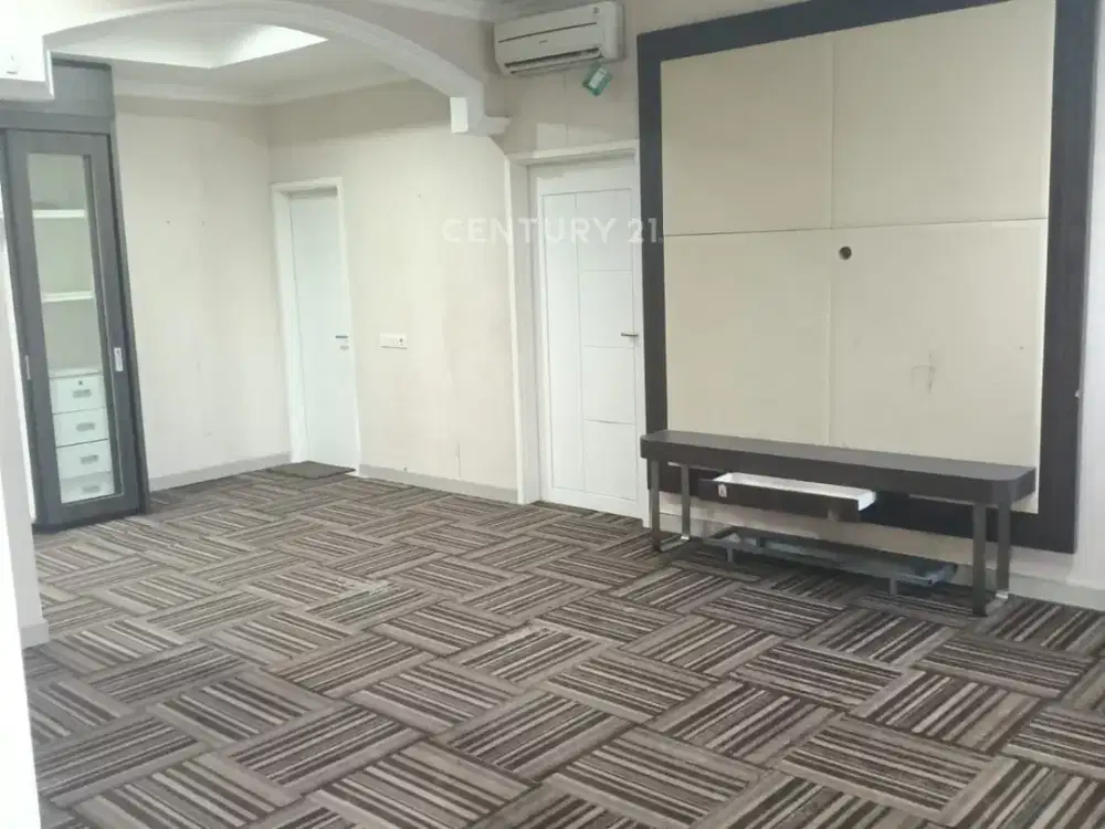 Rare Rumah Semi Furnished Di Cluster Alamanda JGC Cakung LT 200m