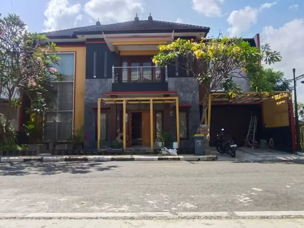Dijual Rumah 2Lt Luas dan Bagus